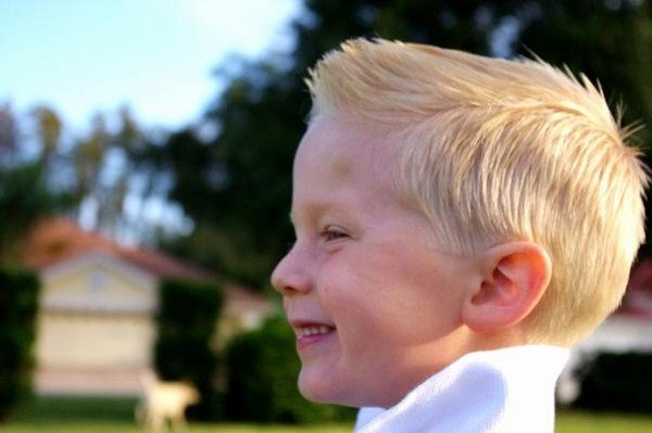 Модные стрижки для мальчиков 2026: фото