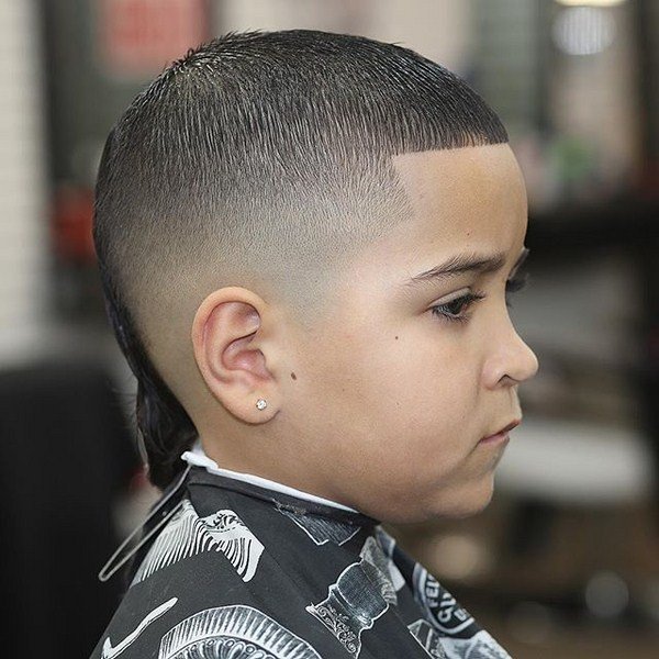 Модные стрижки для мальчиков 2026: фото