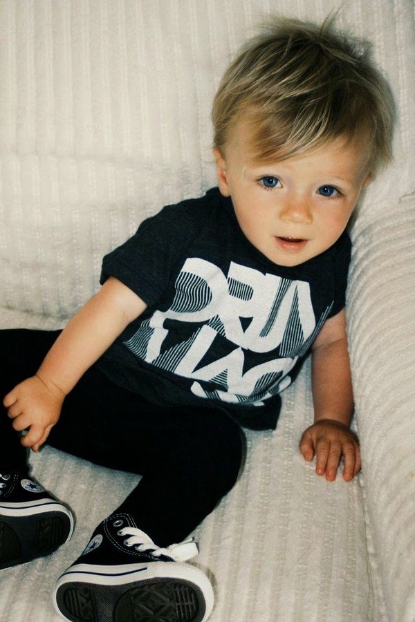 Модные стрижки для мальчиков 2026: фото