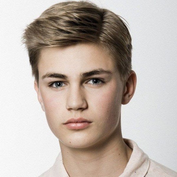 Модные стрижки для мальчиков 2026: фото