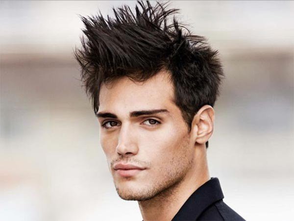 Стильные мужские стрижки 2026 — модные мужские прически: фото