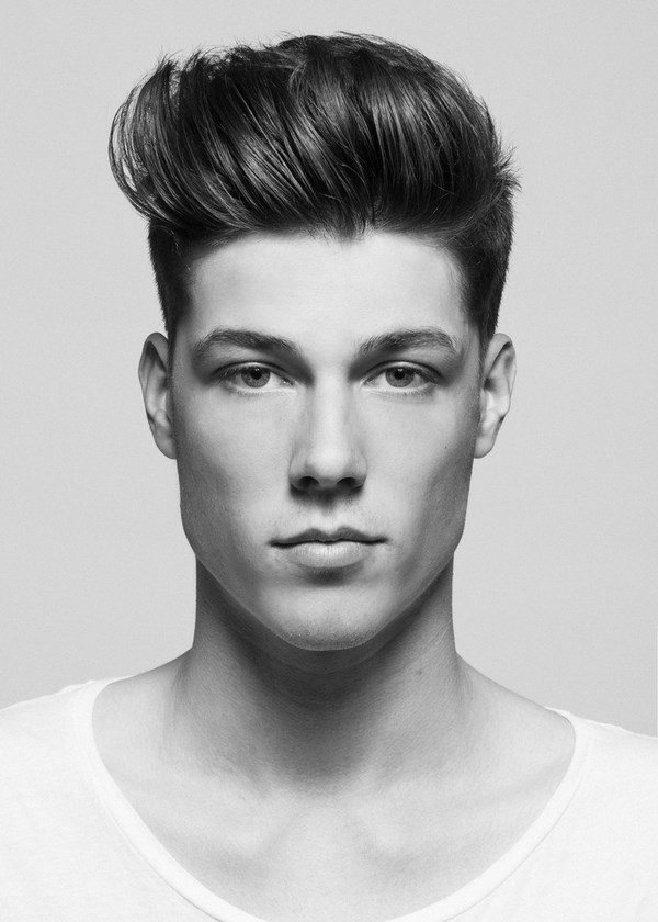 Стильные мужские стрижки 2026 — модные мужские прически: фото