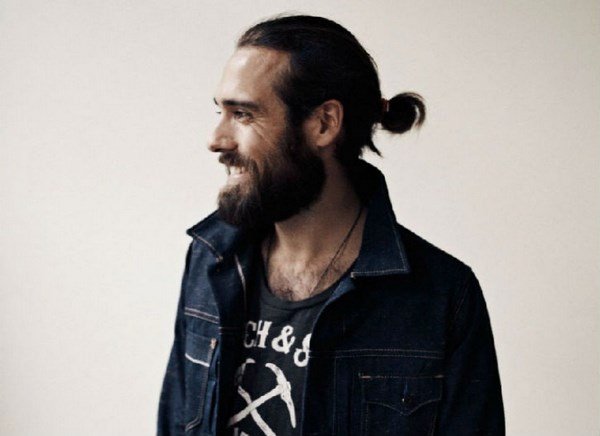 Стильные мужские стрижки 2026 — модные мужские прически: фото