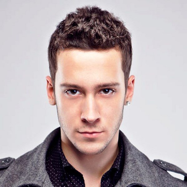 Стильные мужские стрижки 2026 — модные мужские прически: фото