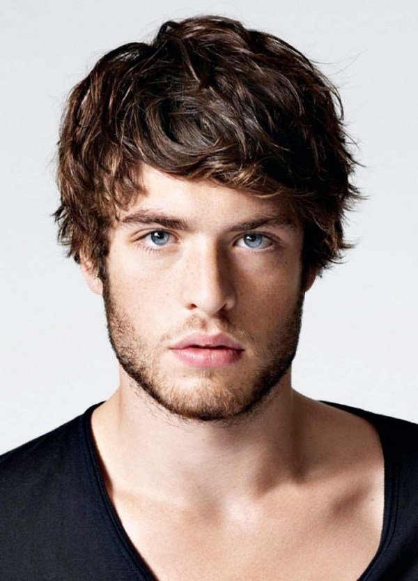 Стильные мужские стрижки 2026 — модные мужские прически: фото