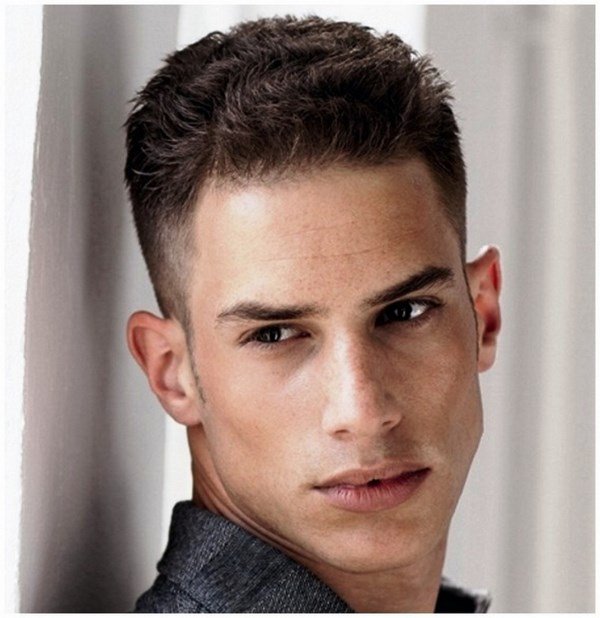 Стильные мужские стрижки 2026 — модные мужские прически: фото