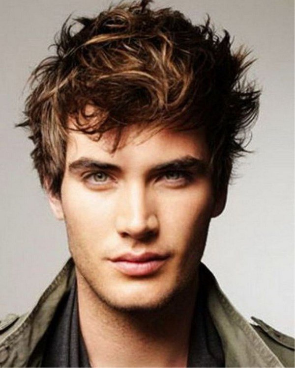 Стильные мужские стрижки 2026 — модные мужские прически: фото