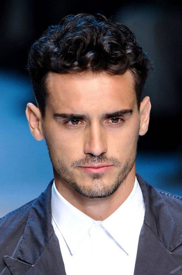 Стильные мужские стрижки 2026 — модные мужские прически: фото