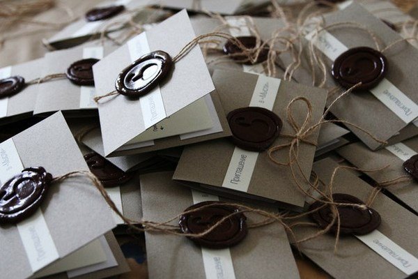 Самые оригинальные пригласительные на свадьбу 2026: фото, идеи