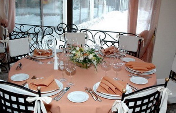 Сервировка праздничного стола 2026: как красиво сервировать стол