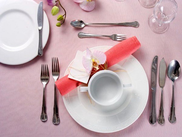 Сервировка праздничного стола 2026: как красиво сервировать стол