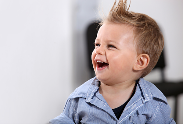 Модные стрижки для мальчиков 2026: фото