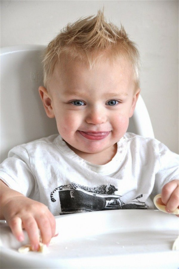 Модные стрижки для мальчиков 2026: фото