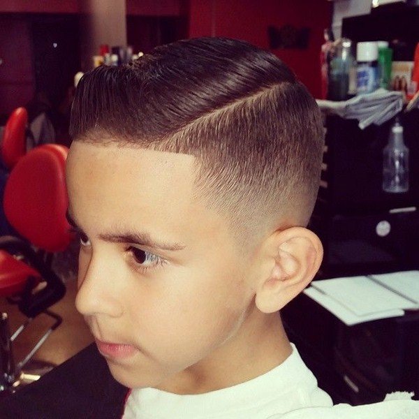 Модные стрижки для мальчиков 2026: фото