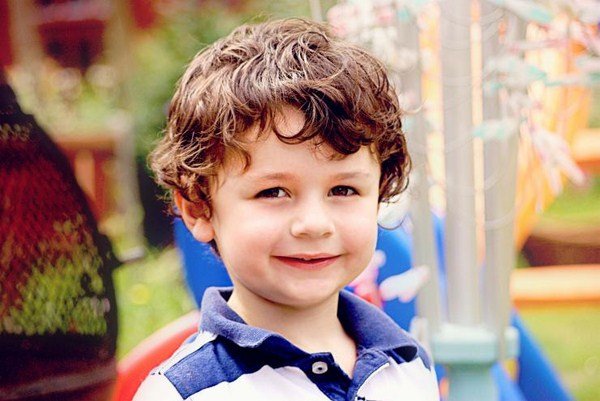 Модные стрижки для мальчиков 2026: фото