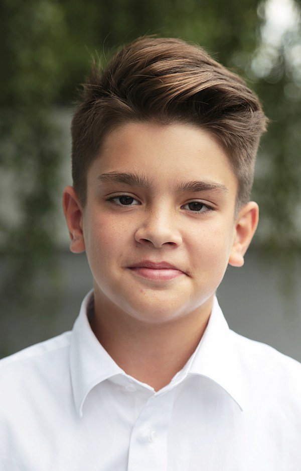 Модные стрижки для мальчиков 2026: фото