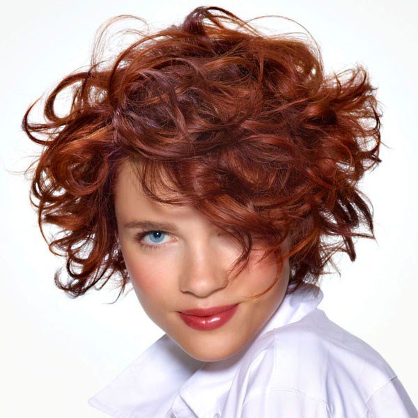 Модные стрижки на средние волосы 2026: фото, идеи