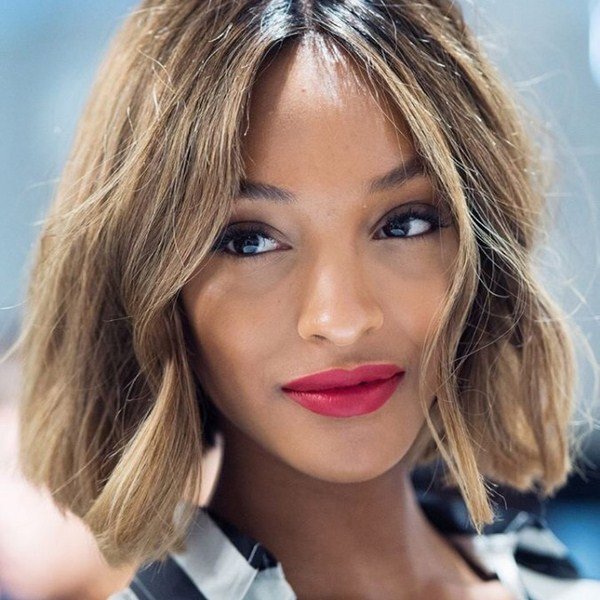 Модные стрижки на средние волосы 2026: фото, идеи