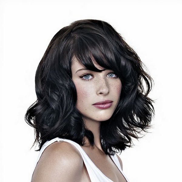 Модные стрижки на средние волосы 2026: фото, идеи