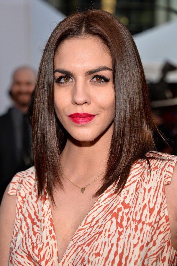 Модные стрижки на средние волосы 2026: фото, идеи