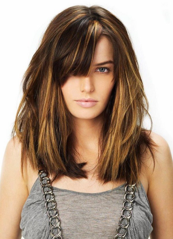 Модные стрижки на средние волосы 2026: фото, идеи