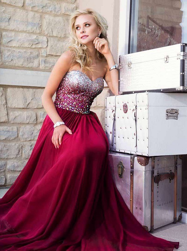 Самые красивые красные платья 2026: фото, новинки