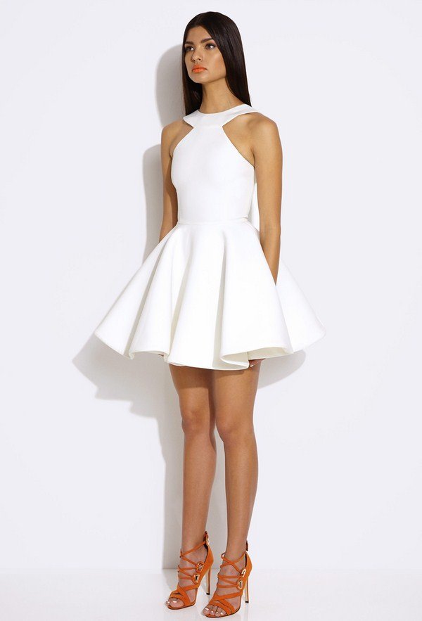 Красивые белые платья 2026 — топовые новинки на фото