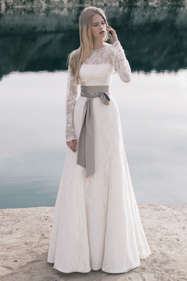 Красивые белые платья 2026 — топовые новинки на фото