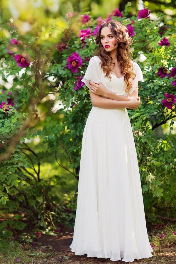 Красивые белые платья 2026 — топовые новинки на фото