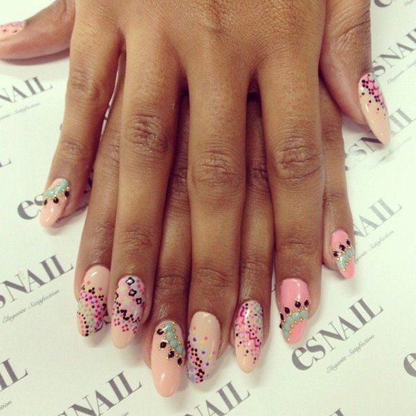 Маникюр на острые ногти 2026: фото, идеи, новинки