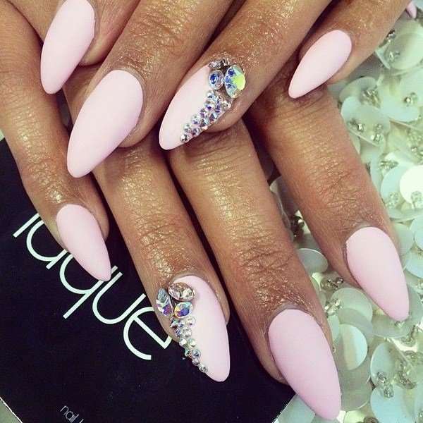 Маникюр на острые ногти 2026: фото, идеи, новинки