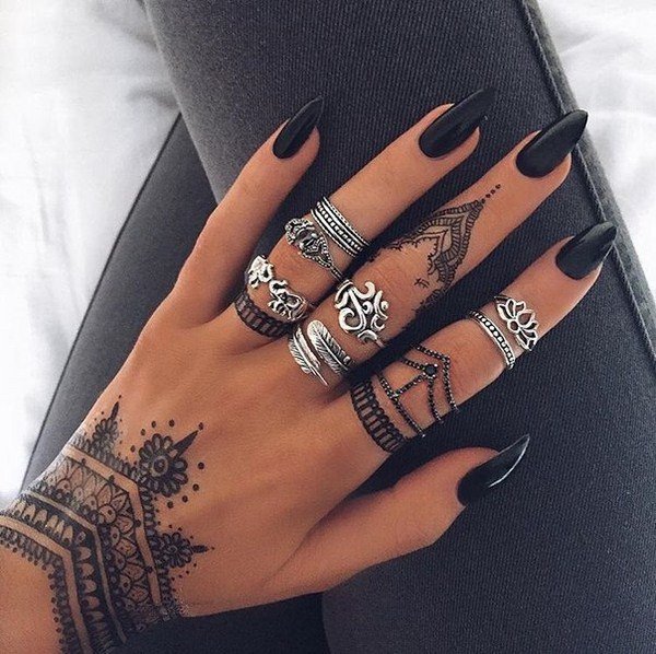 Маникюр на острые ногти 2026: фото, идеи, новинки