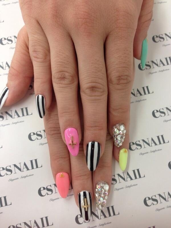 Маникюр на острые ногти 2026: фото, идеи, новинки