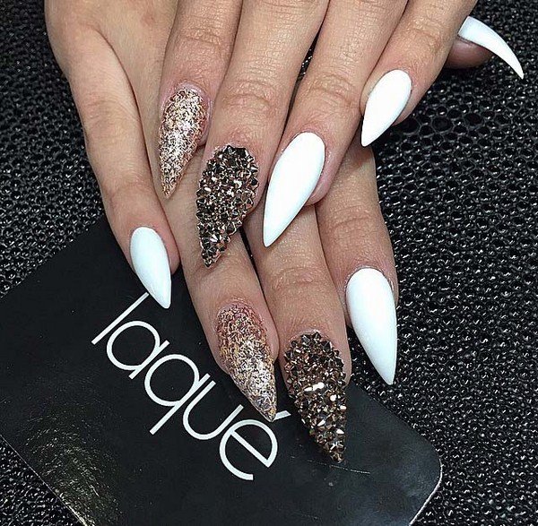 Маникюр на острые ногти 2026: фото, идеи, новинки