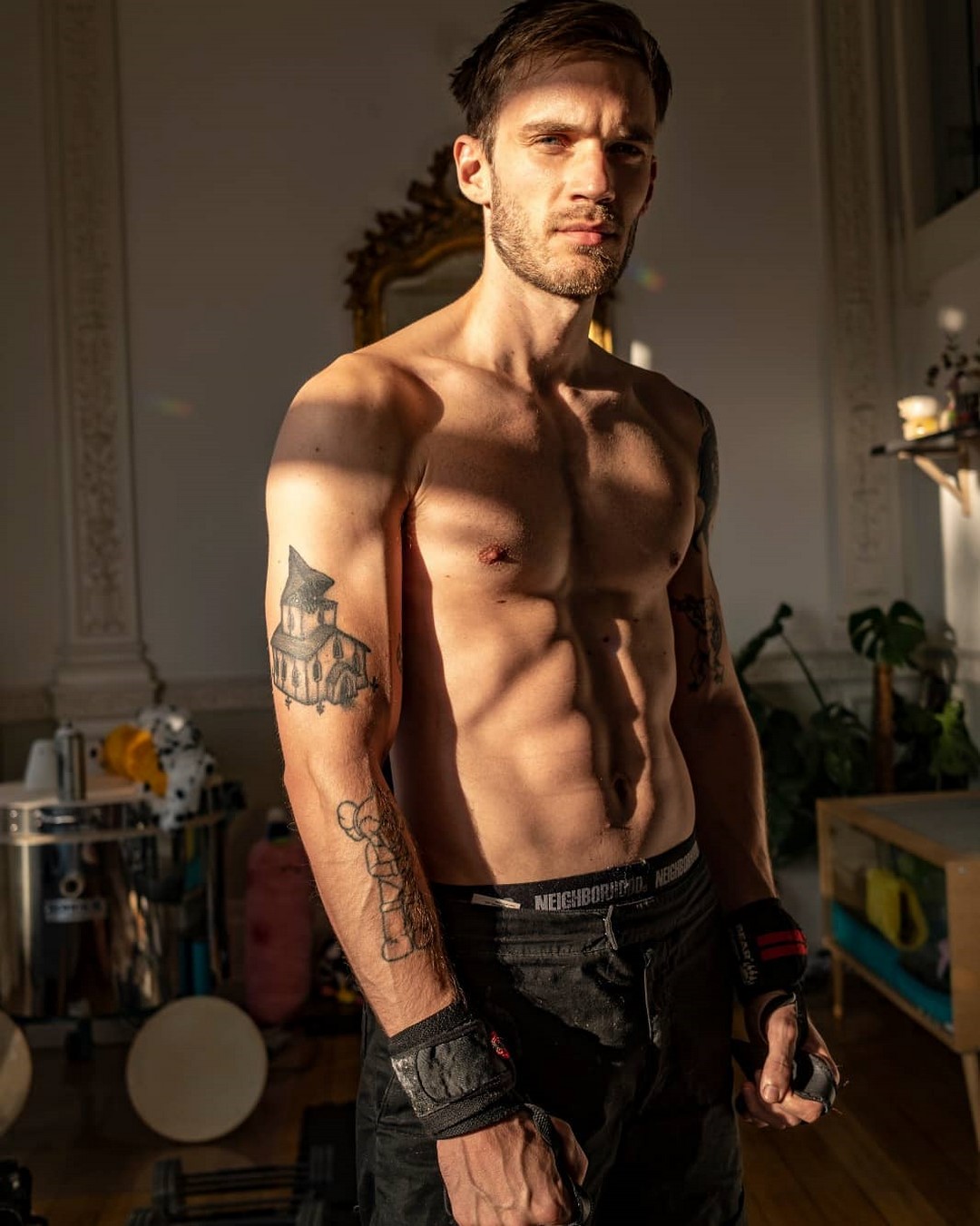 Самые красивые мужчины мира: топ рейтинг самых красивых мужчин 2026 года