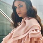 Модный дизайн ногтей 2026: трендовые техники на фото