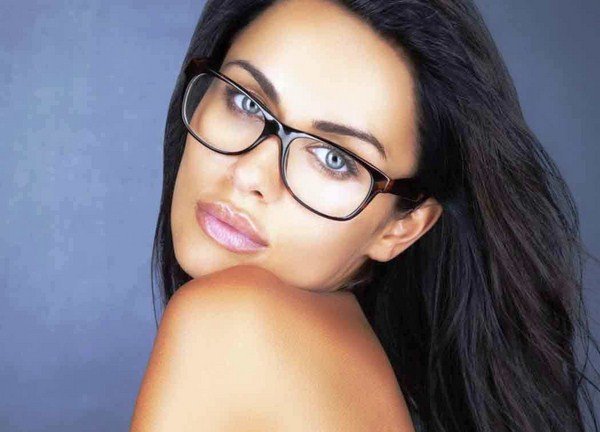 Стильные очки для зрения 2026: оправы для очков, фото