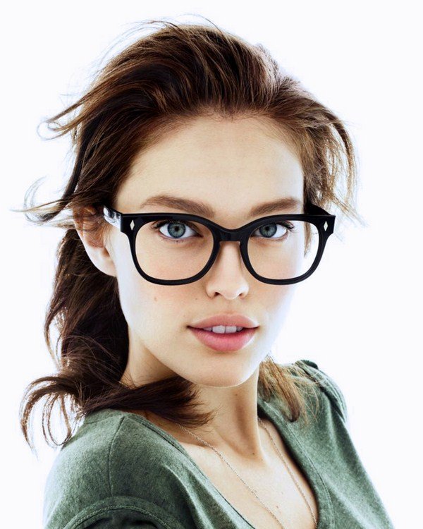 Стильные очки для зрения 2026: оправы для очков, фото