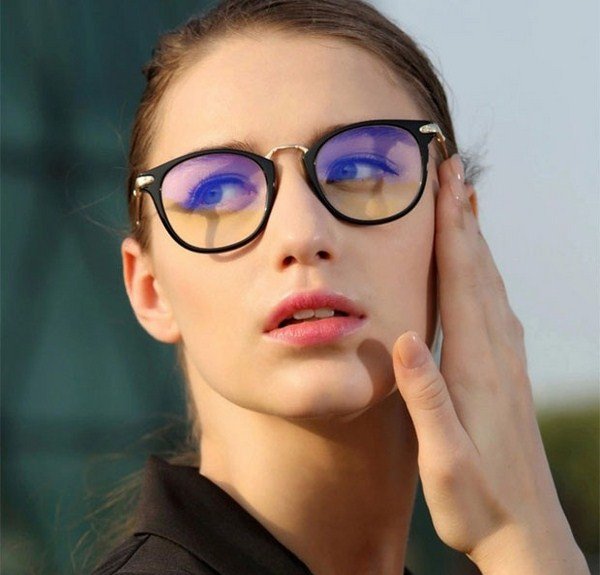 Стильные очки для зрения 2026: оправы для очков, фото