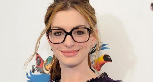 Стильные очки для зрения 2026: оправы для очков, фото