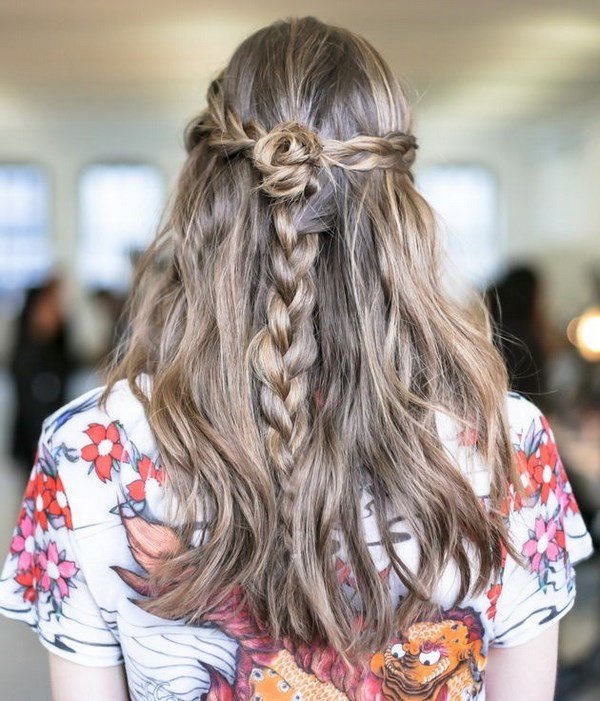 Прически с плетением 2026: фото, идеи