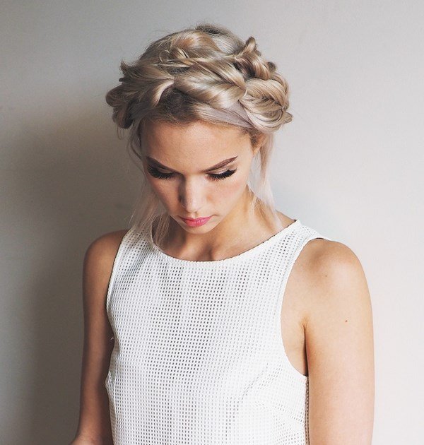 Прически с плетением 2026: фото, идеи