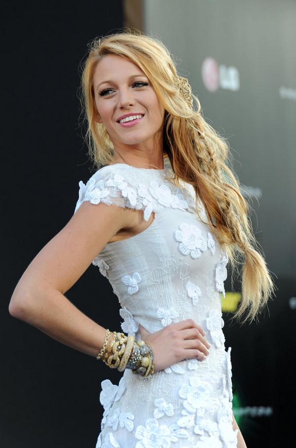 Смена имиджа Блейк Лайвли: лучшие образы, стиль одежды — фото