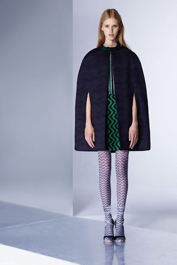 Модные кейп пальто 2026 — стильные образы, фото