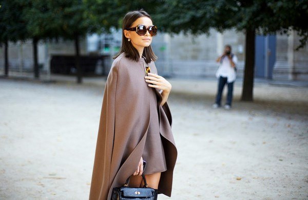 Модные кейп пальто 2026 — стильные образы, фото