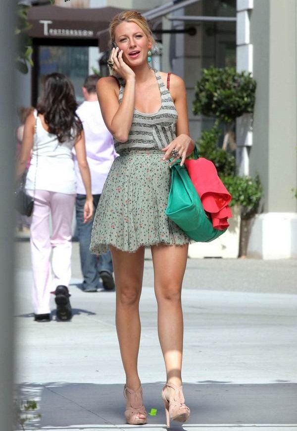 Смена имиджа Блейк Лайвли: лучшие образы, стиль одежды — фото