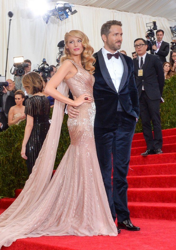 Смена имиджа Блейк Лайвли: лучшие образы, стиль одежды — фото