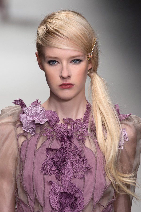 Стильная прическа хвост 2026: примеры, идеи, фото