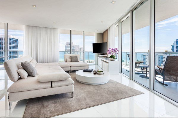 Современный дизайн гостиной 2026 в разных стилях: идеи, фото