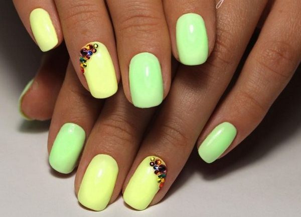 Оригинальный желтый маникюр 2026 в разных стилях: новинки, идеи, тренды